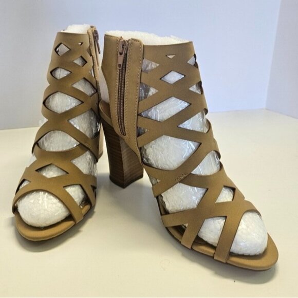 Women Size 9 Dressy Open Toe Ankle Strap Heeled Sandals Color Sand Laser Cut - Picture 1 of 8
